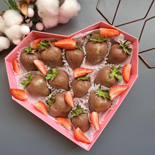 Клубника в розовом сердце ,,райское наслаждение