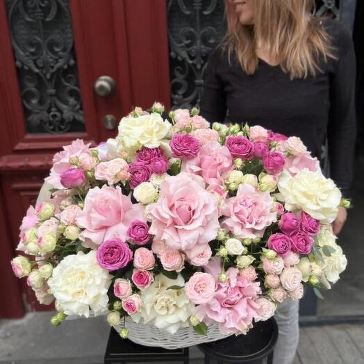 Basket with premium flowers