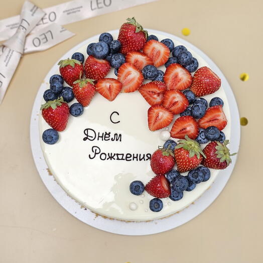 Торт 22 см на день рождения  клубника