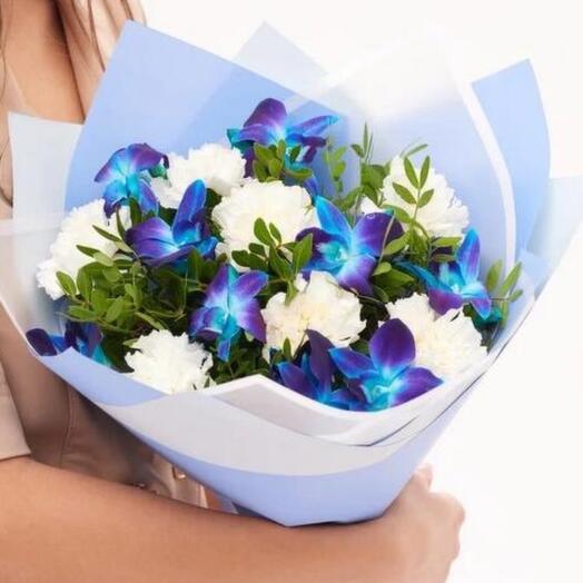 Ramo de 15 flores con clavel blanco como la nieve y orquídea espacial Dendrobium