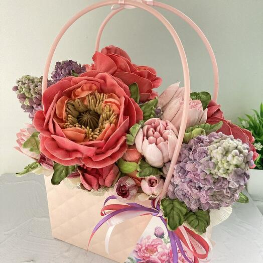 Букет зефирных цветов в сумочке