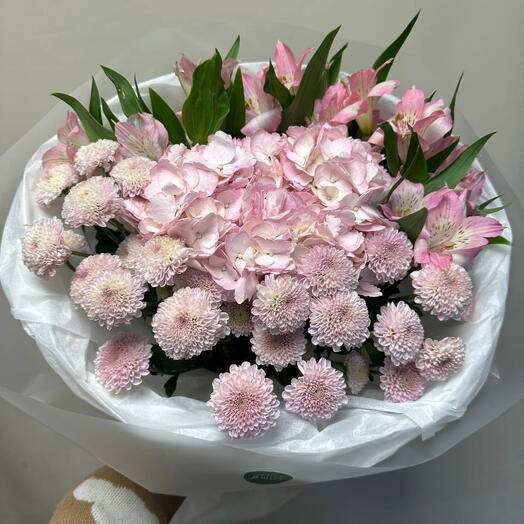 Букет с розами и сантини
