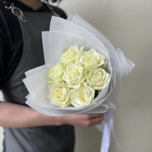 Букет из 7 белых роз Вайт наоми