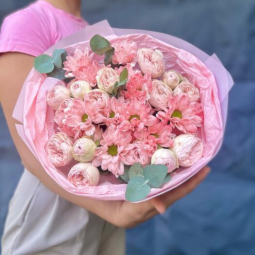 Букет «Нежная любовь 💖» из хризантем /пионовидной  розы  / эвкалипт