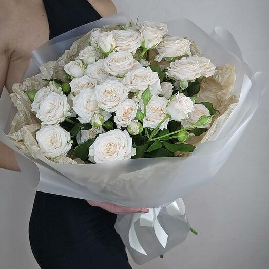 Букет нежных кустовых роз "Жемчужина моря"