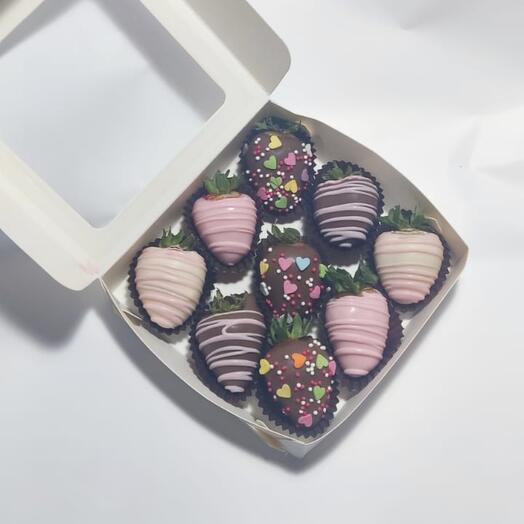 Мини коробка клубника в шоколаде Сердечки