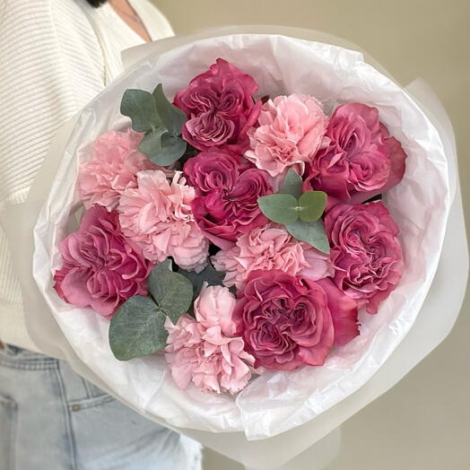 Tenderness. Букет с пионовилными розовыми розами, диантусами и эвкалиптом