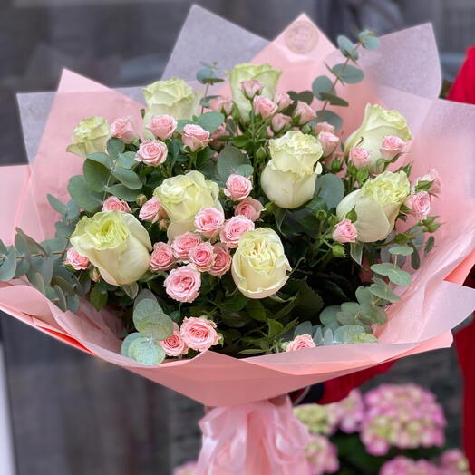 Ramo bonito de 9 rosas