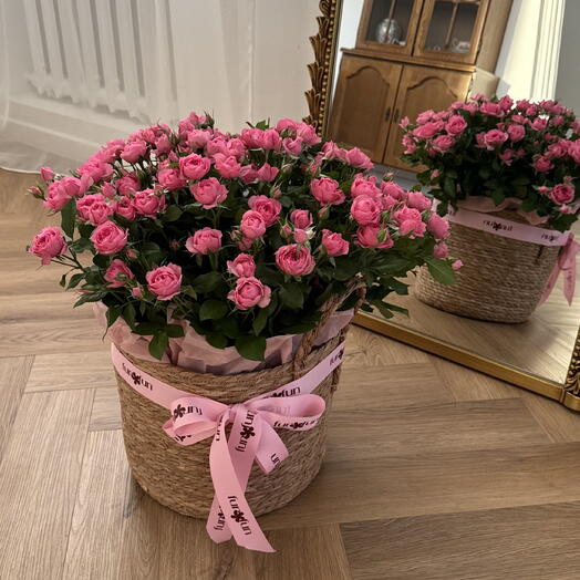 Wow-корзины с кустовыми розами 3 размеров