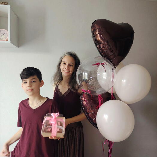 Пирожные картошка и воздушные шары маме, мамочке подарок на День Матери