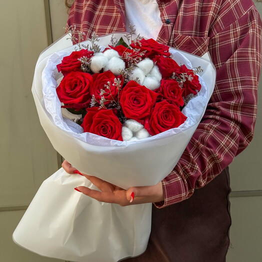Букет из 11 красных роз + сладкий подарок🎁