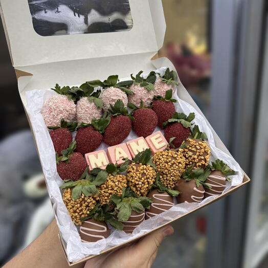 Chocolate-covered strawberry box for Mom