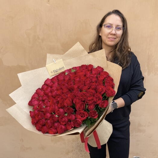 101 рубиновая роза