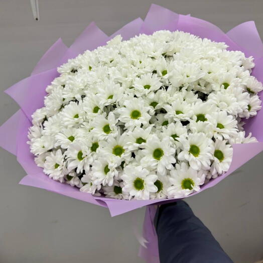 Букет из белых кустовых хризантем