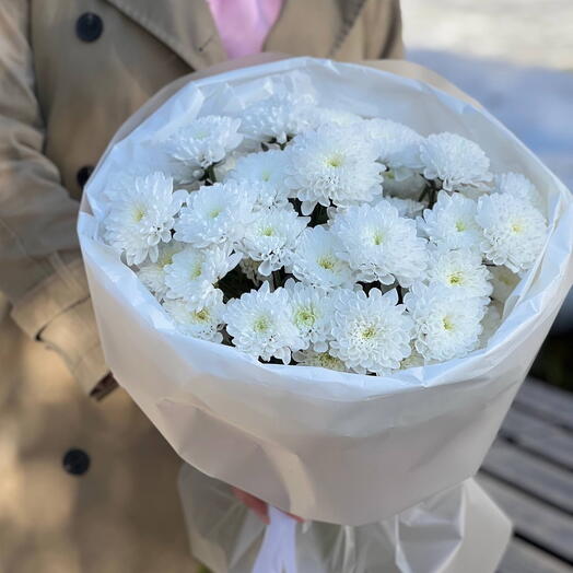 Букет с белой хризантемой