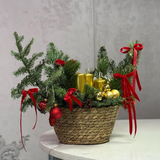 Новогодняя композиция из натуральной ели