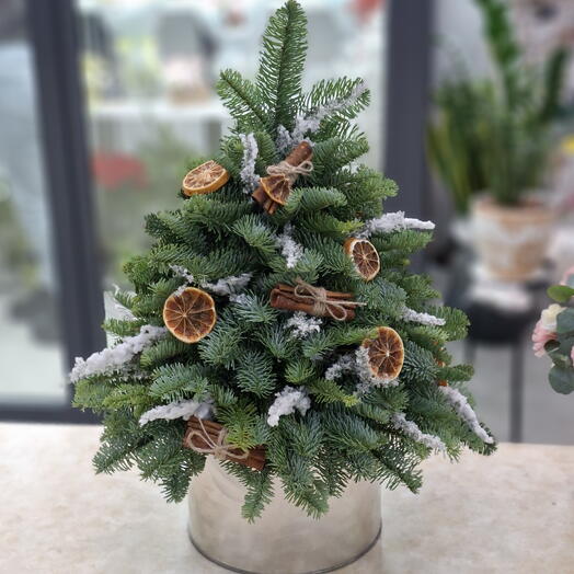 Большая новогодняя ёлка для интерьера