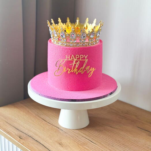 Торт с короной и с надписью «Happy birthday