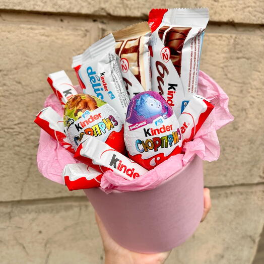 Киндер сладости в шляпной коробке