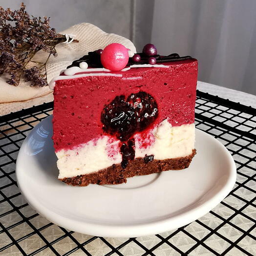 Набор raw-vegan пирожных «Черная смородина с жидкой начинкой» 6 шт