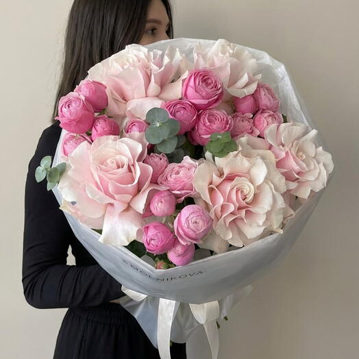 Букет «Нежной девочке💞» с кустовыми пионовидными розами и Французскими розами