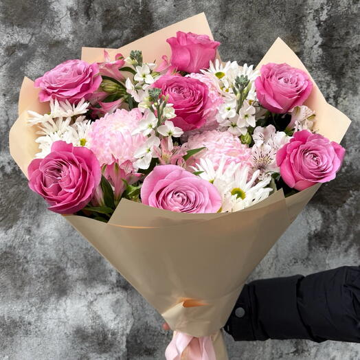 Букет из роз алфорлав и хризантем