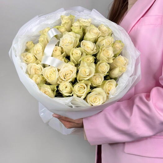 Моно-букет из 35 роз в оформлении, Bouquet 137 Moscow