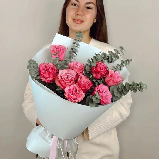 Пионовидные розы с эвкалиптом