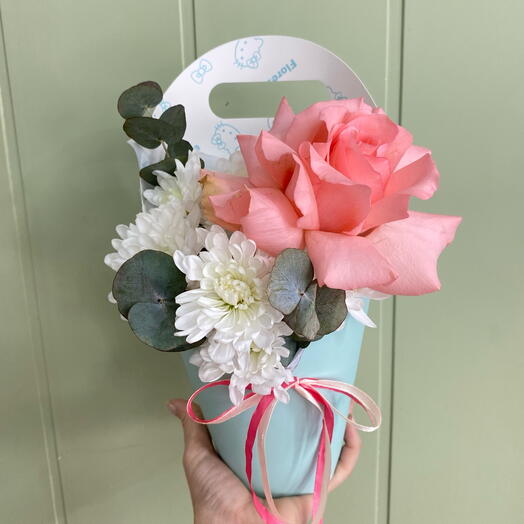 Цветы в коробке - комплимент