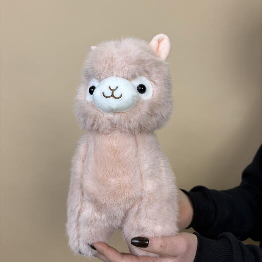 Мягкая игрушка Альпака персикового цвета