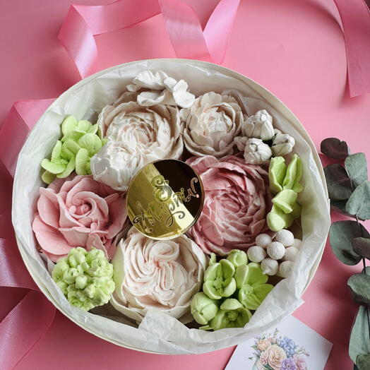 Зефирные цветы на 8 марта с топпером