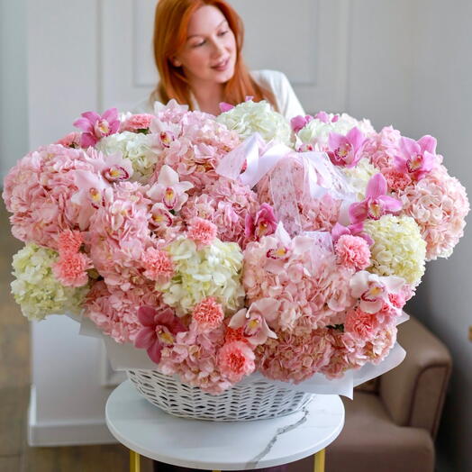 Корзина с цветами премиум для избранной