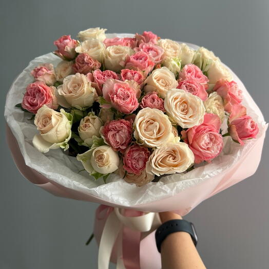 Букет из 9 кустовых пионовидных роз