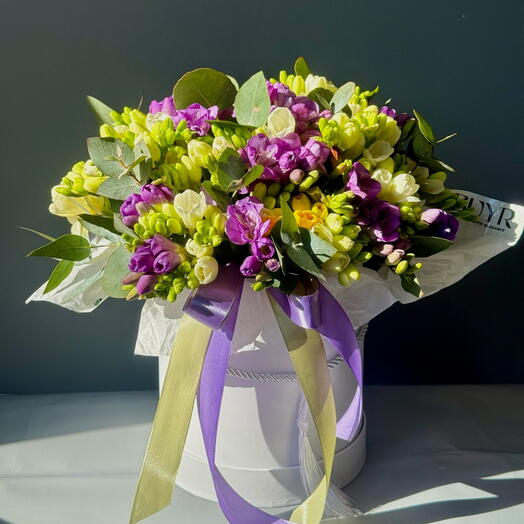 Ароматная фрезия в коробке