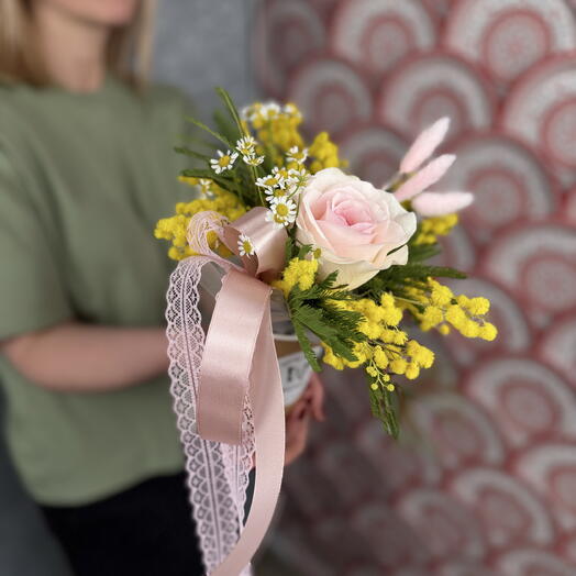 Композиция с мимозой к 8 Марта