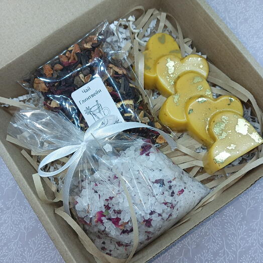 Подарочный набор с чаем, солью для ванн, свечой сердечками. Подарок любимой / девушке / жене / коллеге / маме на 8 марта