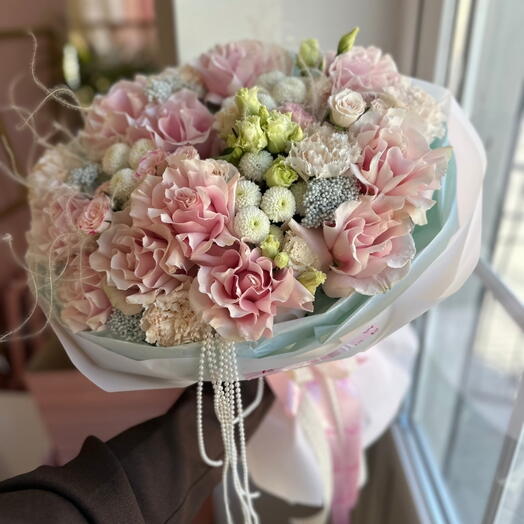 Букет сборный нежный (французская роза, диантусы, кустовая роза, эустома)