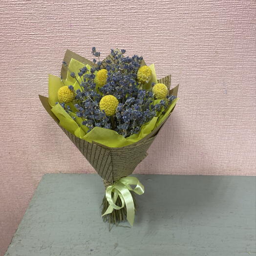 Ramo de flores secas lavanda y craspedia