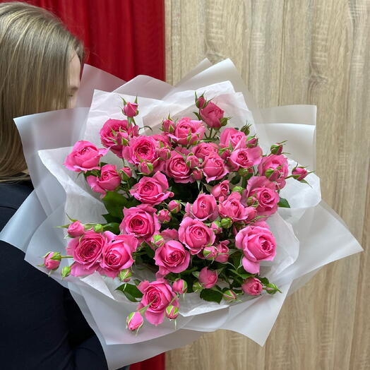 Букет из 5 розовых кустовых роз