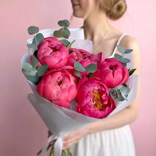 Яркий букет коралловые пионы и эвкалипт Coral PEONY49
