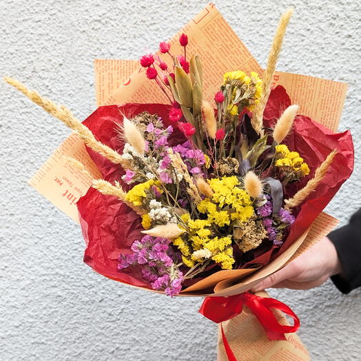 Bright dry bouquet