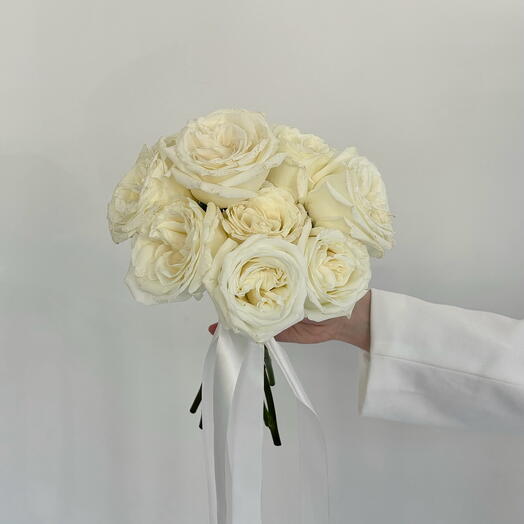 Букет невесты из белых роз «Плая бланка»