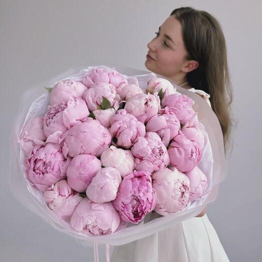 Букет из 25 пионов "SARAH BERNHARDT"
