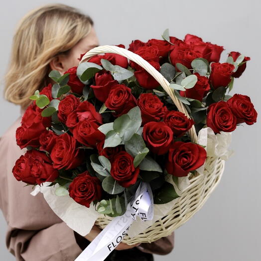 Корзина с 51 красной розой Coco Noir