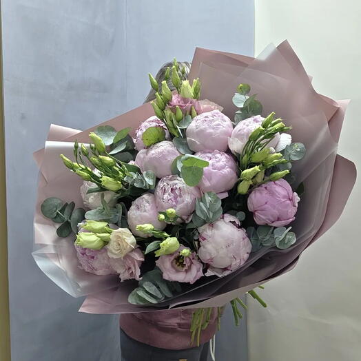 Букет пионов с эустомой и эвкалиптом peony