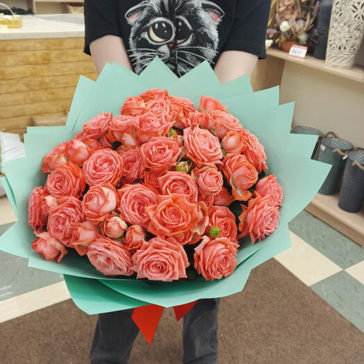 15 кустовых ярких роз