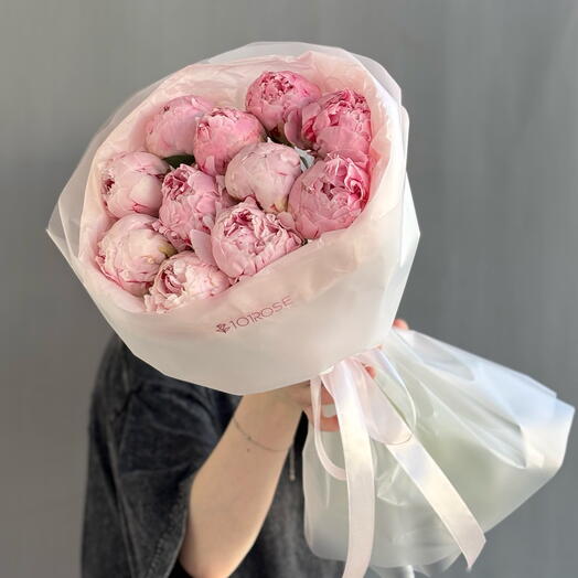 11 розовых пионов