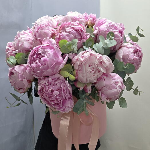 Акция!!! Цветы в коробке из пионов, эвкалипта peony