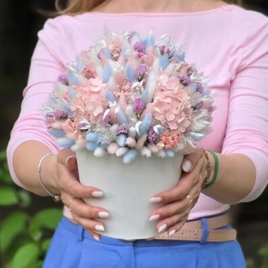 Букет из лагуруса в круглой коробке