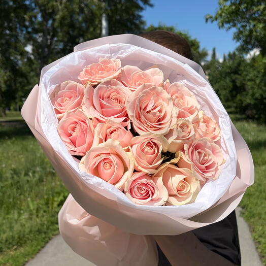 Моно букет из 15 нежно розовых роз